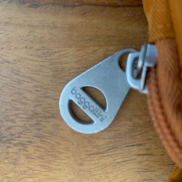 BAGGALLINI Orange Leopard Print Crossbody Bag - Picture 6 of 7